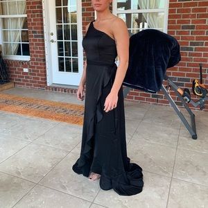 David’s Bridal One Shoulder Black Bridesmaid Dress Size 4